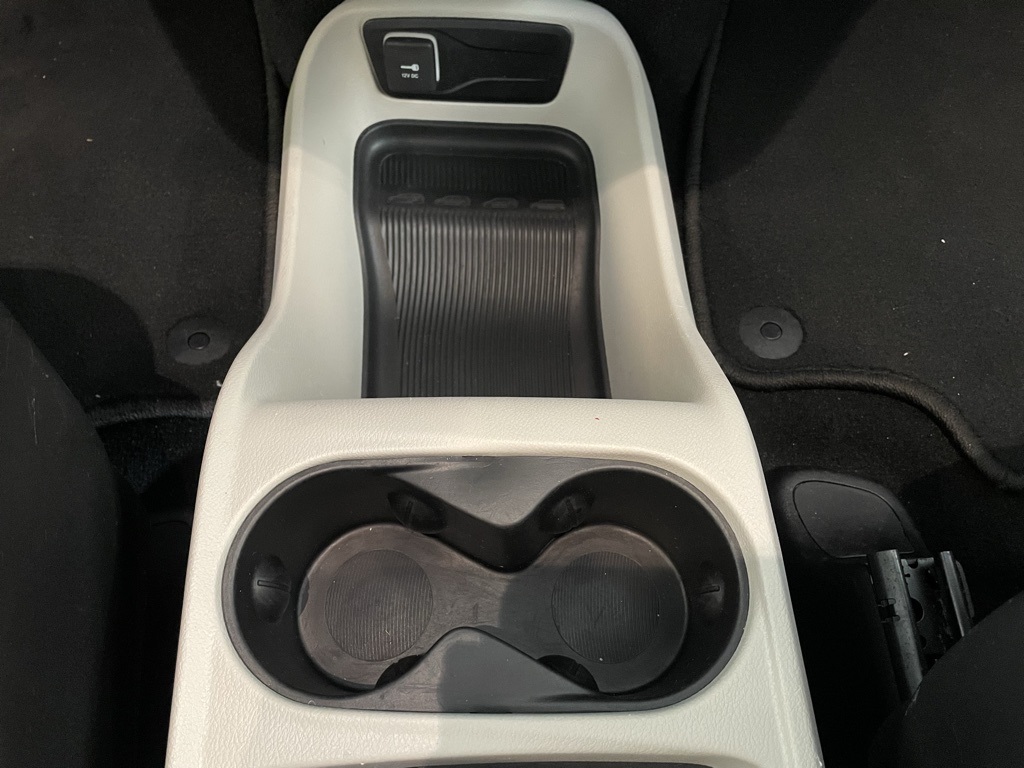 Thumbnail: 2022 Chrysler Voyager - 12