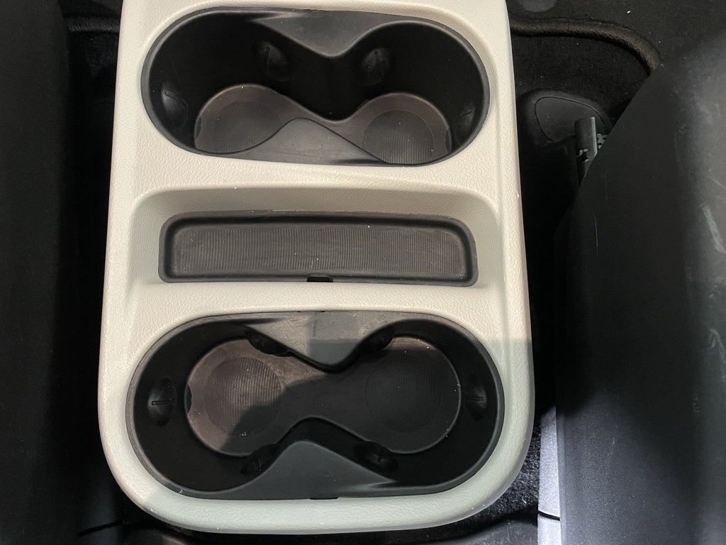 Thumbnail: 2022 Chrysler Voyager - 13