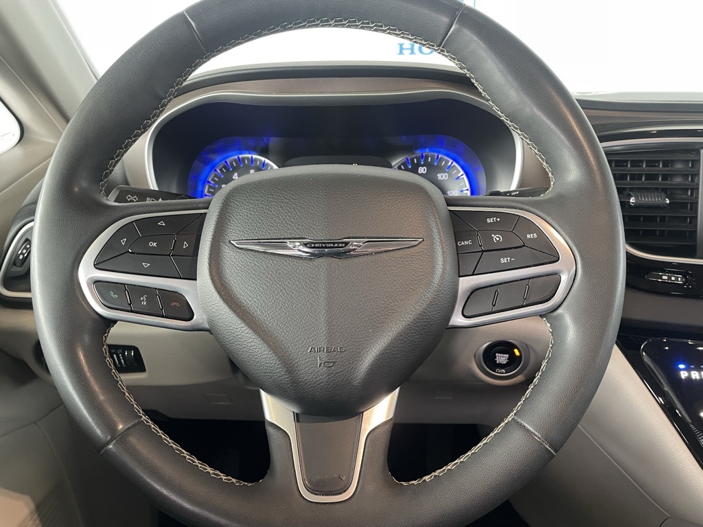 Thumbnail: 2022 Chrysler Voyager - 14