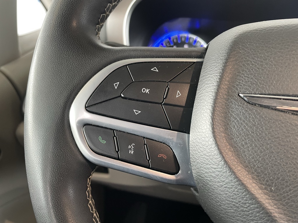 Thumbnail: 2022 Chrysler Voyager - 15