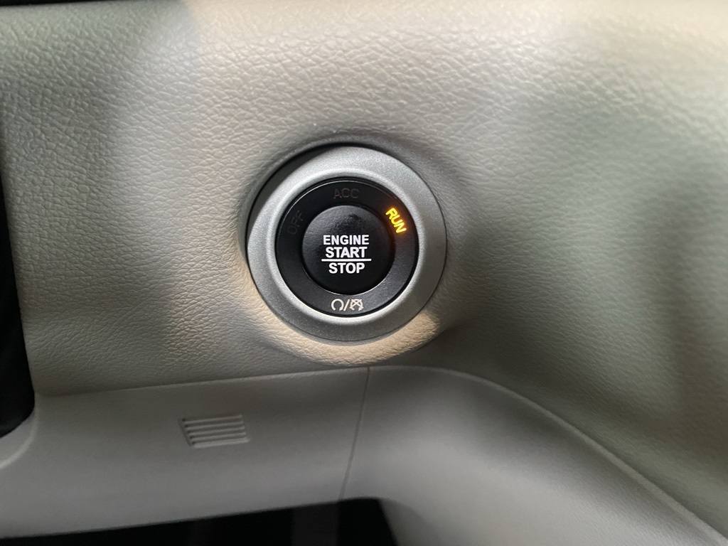 Thumbnail: 2022 Chrysler Voyager - 17