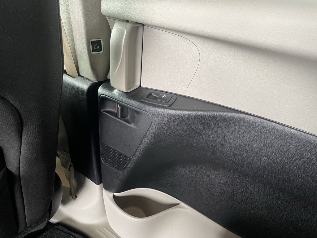 Thumbnail: 2022 Chrysler Voyager - 26