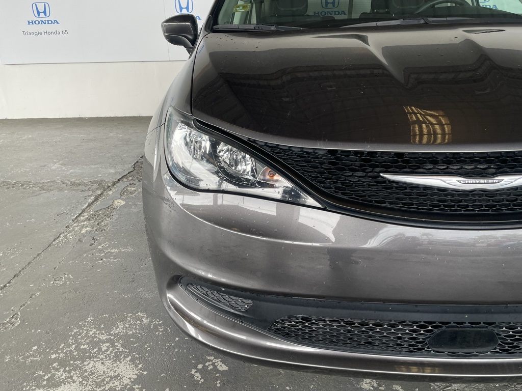 Thumbnail: 2022 Chrysler Voyager - 30