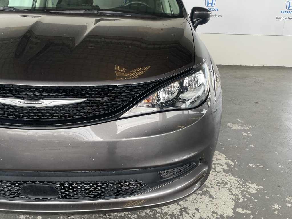 Thumbnail: 2022 Chrysler Voyager - 31