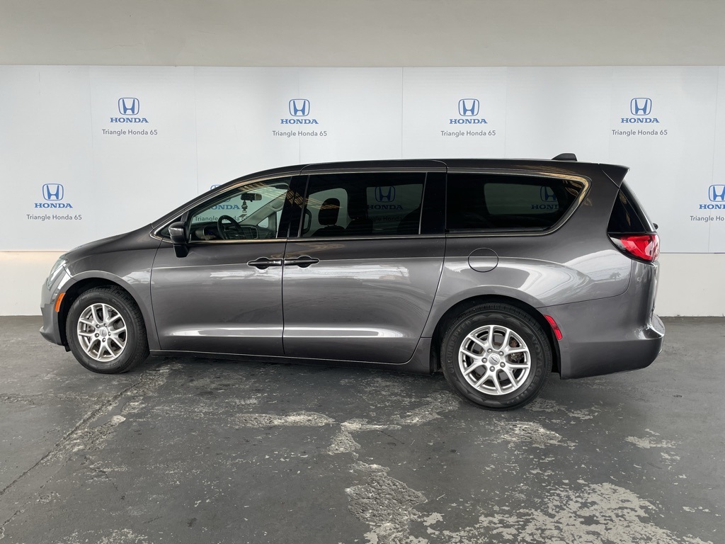 Thumbnail: 2022 Chrysler Voyager - 4