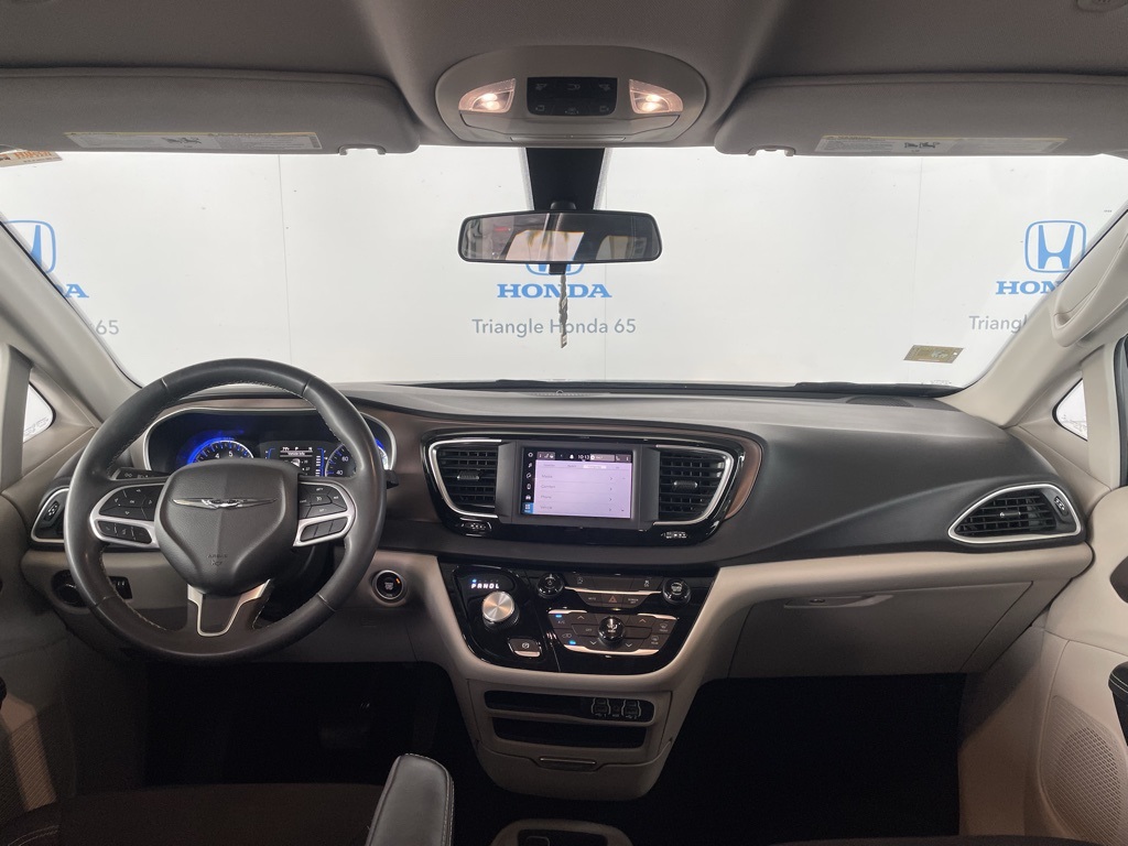 Thumbnail: 2022 Chrysler Voyager - 6