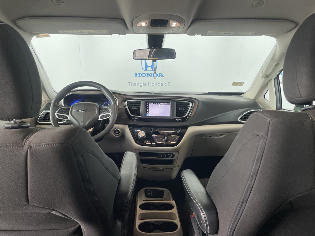 Thumbnail: 2022 Chrysler Voyager - 7