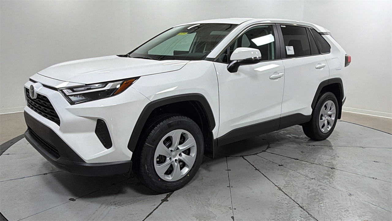 2025 Toyota RAV4 LE FWD