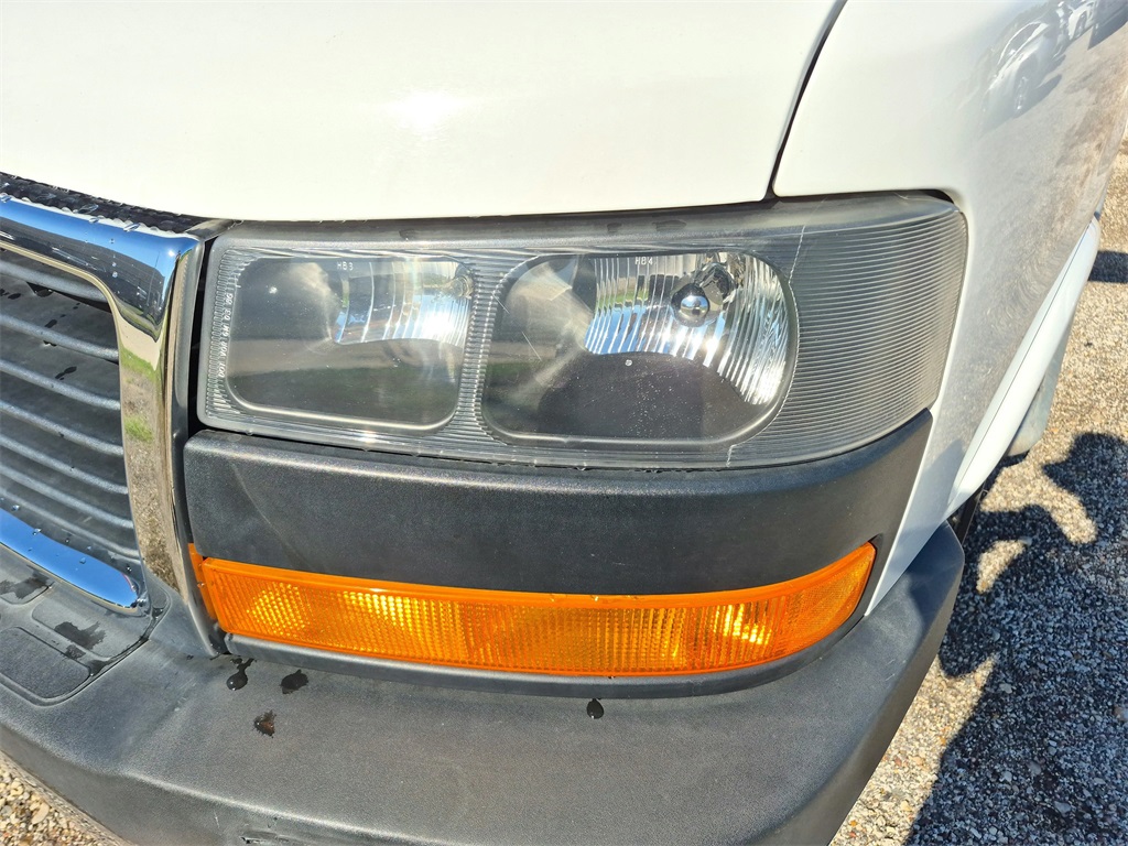 2021 GMC Savana 2500 Work Van - 9