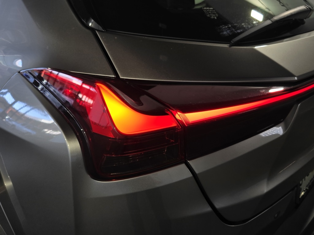 Thumbnail: 2022 Lexus UX - 10