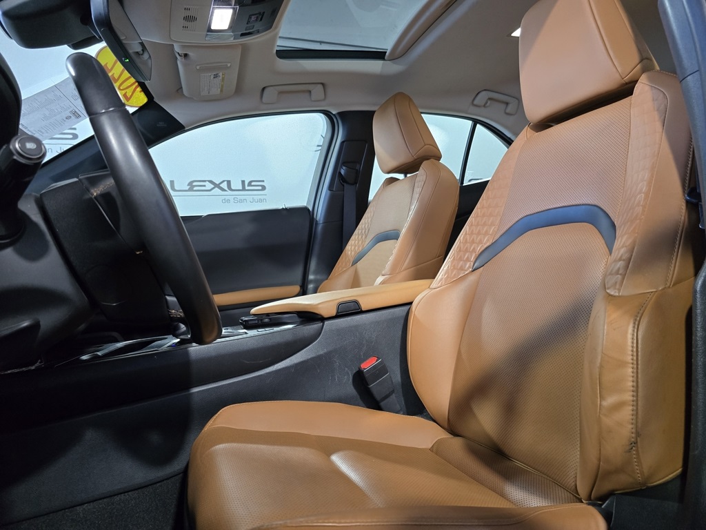 Thumbnail: 2022 Lexus UX - 16