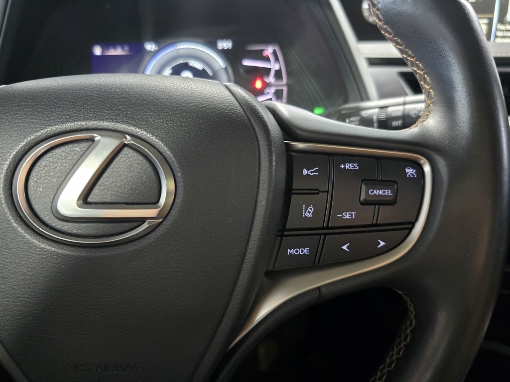 Thumbnail: 2022 Lexus UX - 18