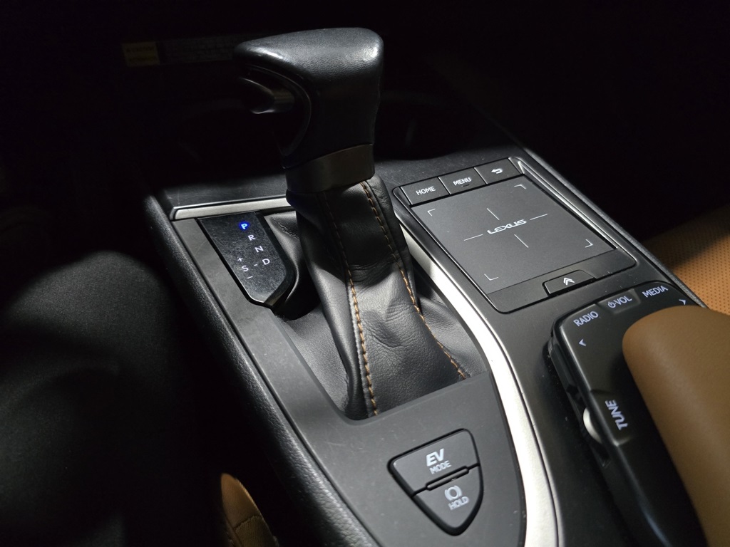 Thumbnail: 2022 Lexus UX - 25