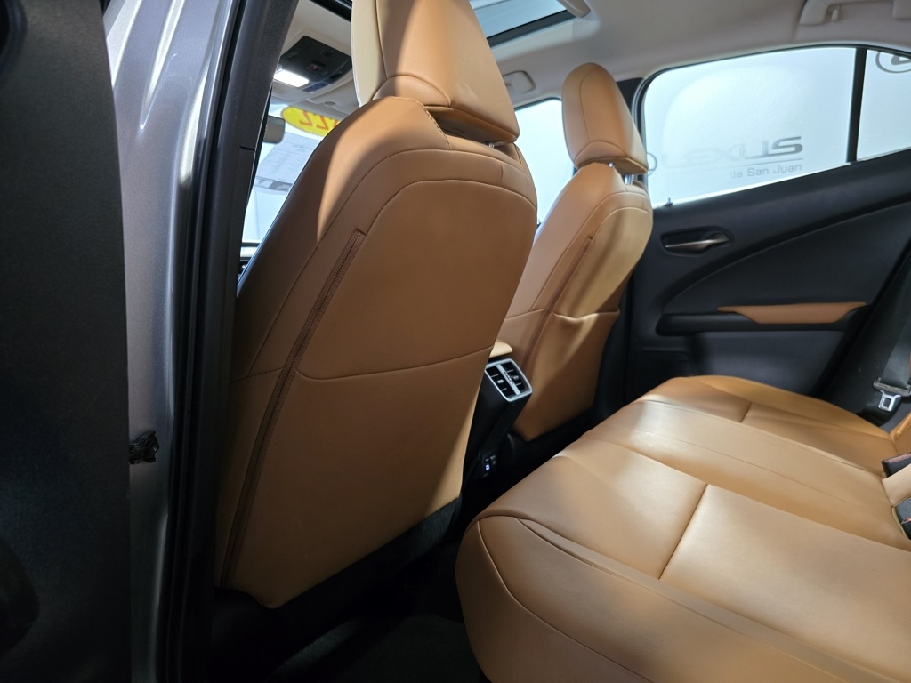 Thumbnail: 2022 Lexus UX - 26