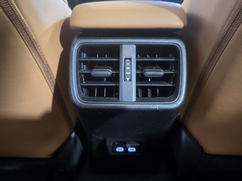 Thumbnail: 2022 Lexus UX - 28