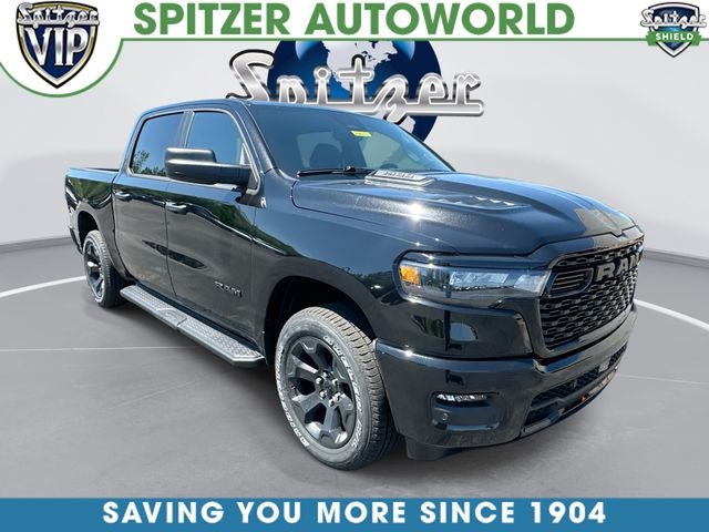 Diamond Black Crystal Pearlcoat 2026 RAM 1500 Pickup Truck Four-Wheel Drive 8-Speed Automatic