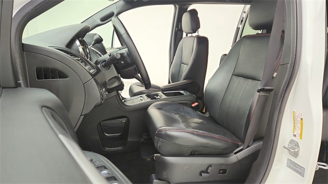 2017 Dodge Grand Caravan GT White at Durrett Motor Company