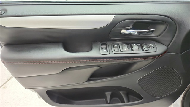 2017 Dodge Grand Caravan GT White at Durrett Motor Company