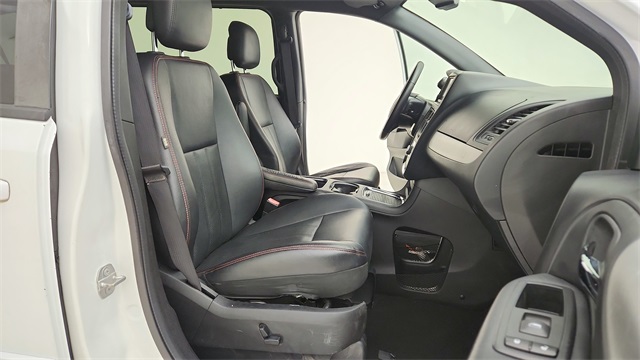 2017 Dodge Grand Caravan GT White at Durrett Motor Company