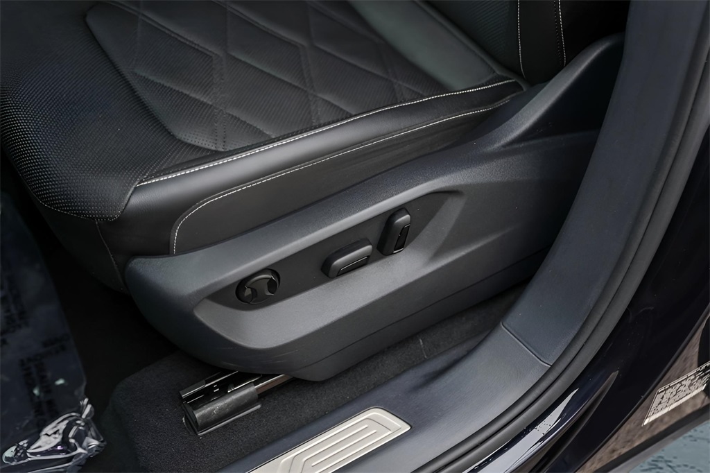 Used Car 2025 Volkswagen Atlas  2.0t Se W/technology For Sale Under $35,000 In Austin, Texas