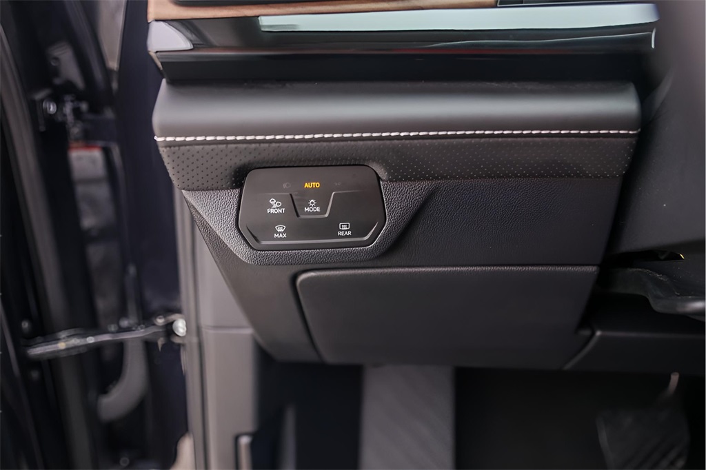 Used Car 2025 Volkswagen Atlas  2.0t Se W/technology For Sale Under $35,000 In Austin, Texas