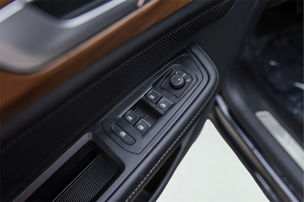 Used Car 2025 Volkswagen Atlas  2.0t Se W/technology For Sale Under $35,000 In Austin, Texas