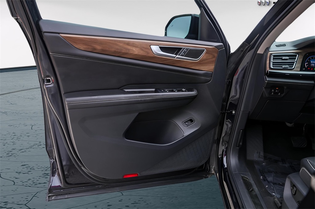 Used Car 2025 Volkswagen Atlas  2.0t Se W/technology For Sale Under $35,000 In Austin, Texas