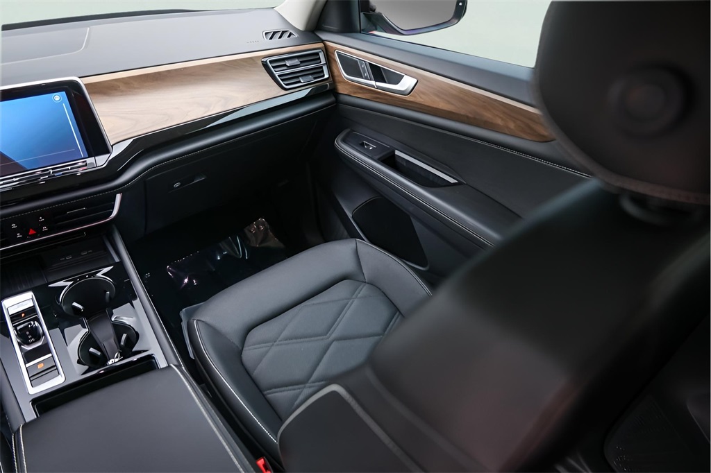 Used Car 2025 Volkswagen Atlas  2.0t Se W/technology For Sale Under $35,000 In Austin, Texas