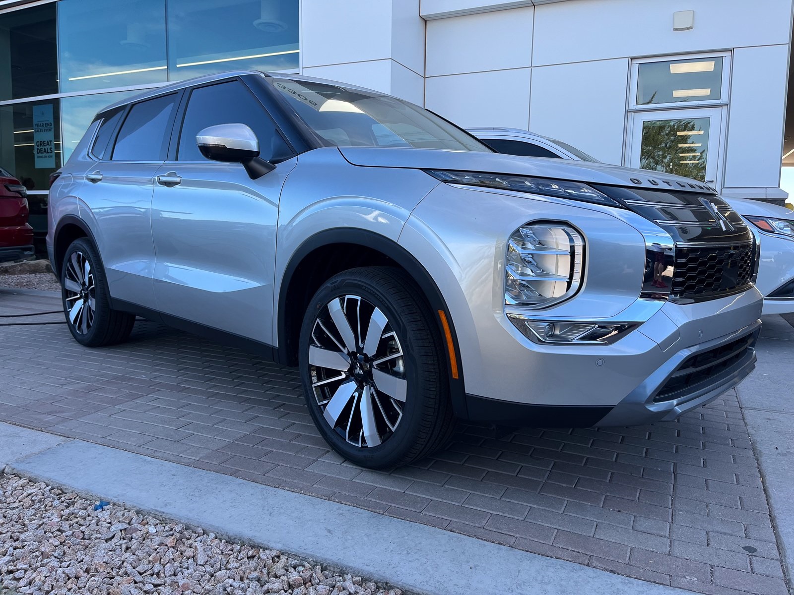 2025 Mitsubishi Outlander SE's photo