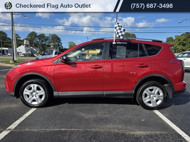 2017 Toyota RAV4 LE photo 3