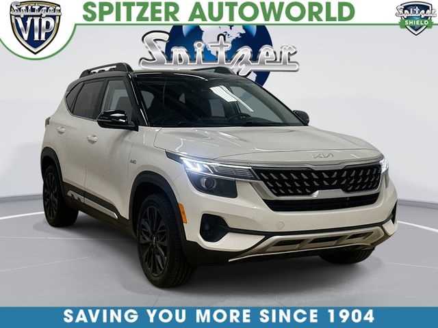 Clear White/Black Roof 2022 Kia Seltos Nightfall AWD SUV / Crossover All-Wheel Drive 7-Speed Automatic
