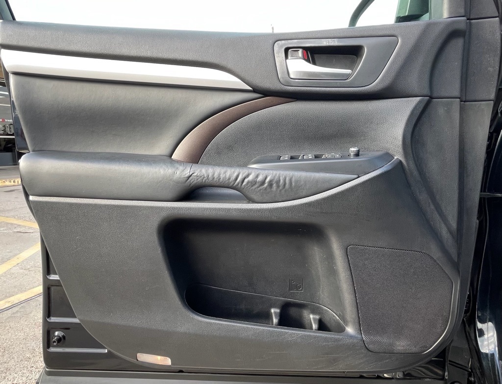 2015 Toyota Highlander XLE V6 Black at Community Toyota