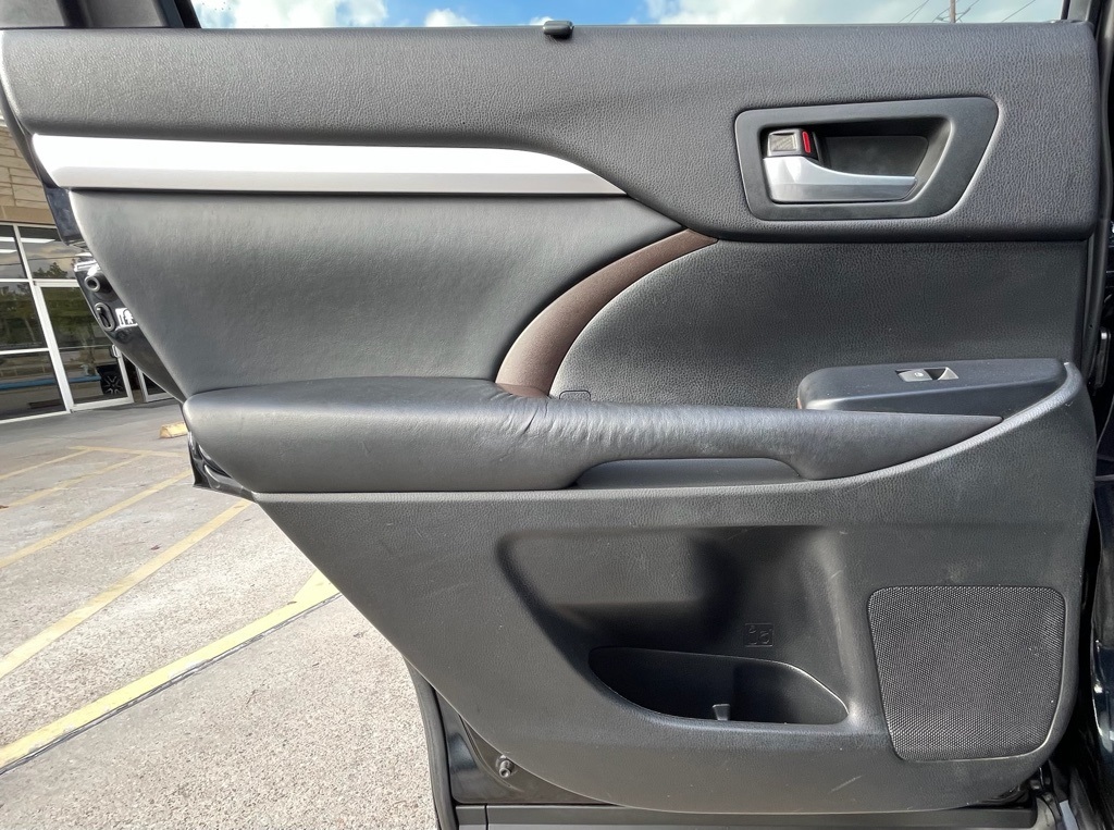 2015 Toyota Highlander XLE V6 Black at Community Toyota