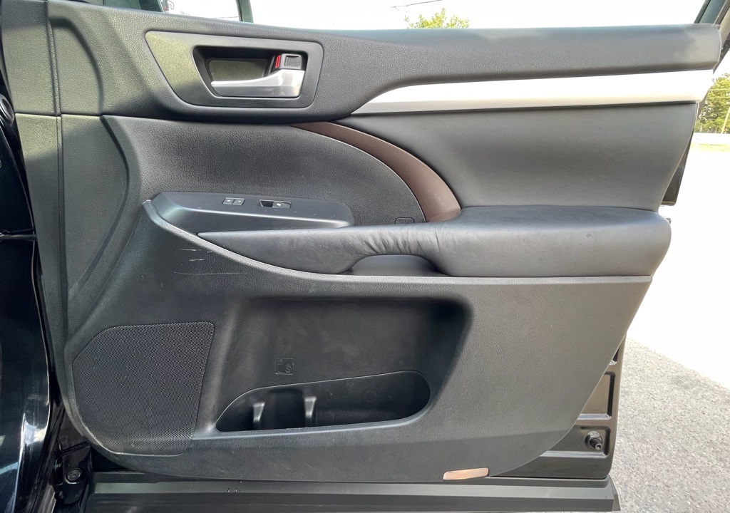 2015 Toyota Highlander XLE V6 Black at Community Toyota