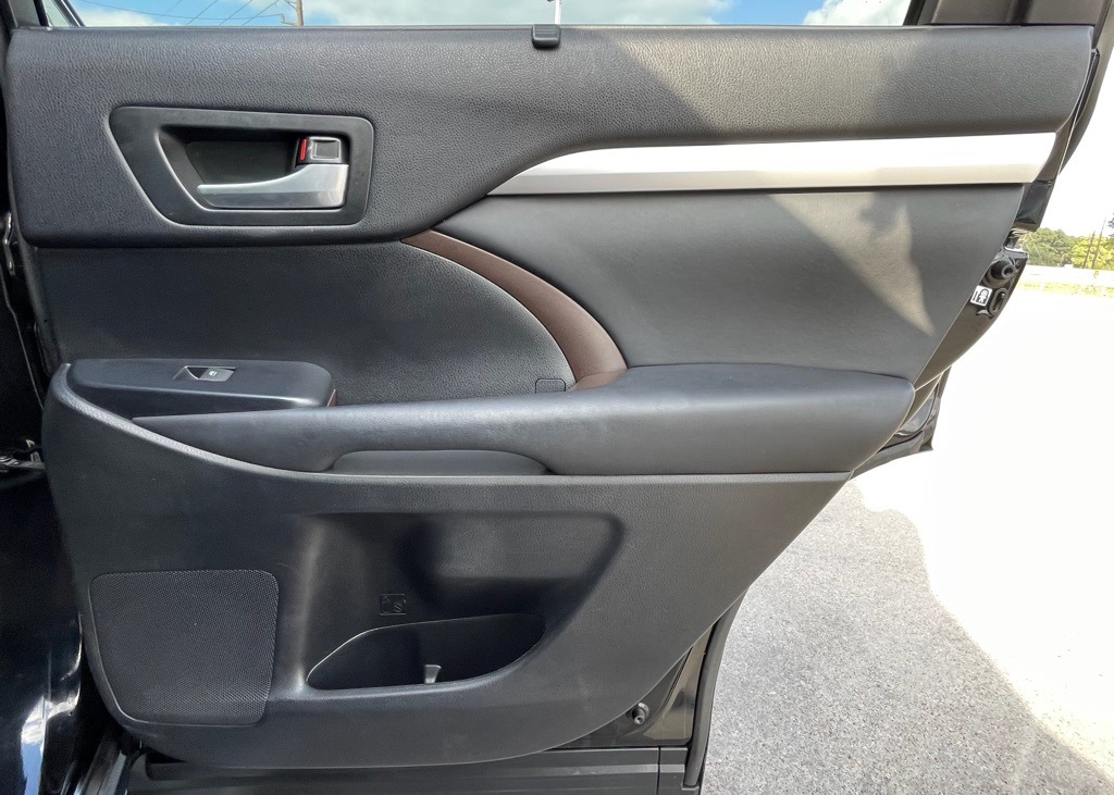 2015 Toyota Highlander XLE V6 Black at Community Toyota