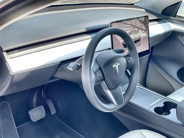 Used 2024 Tesla Model Y Long Range with VIN 7SAYGDEE9RF122934 for sale in Fenton, MO