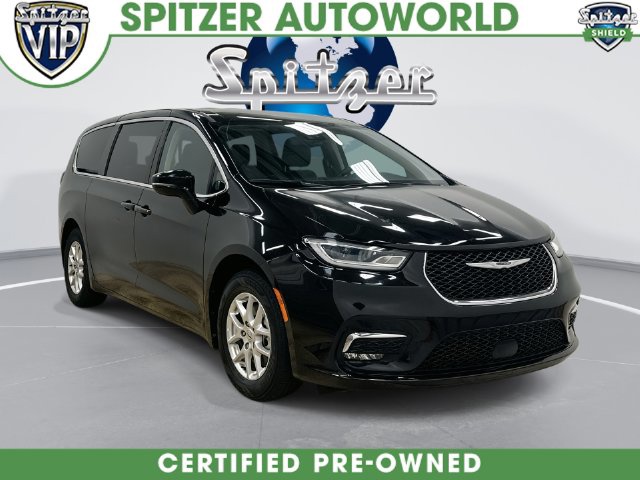 Diamond Black Crystal Pearlcoat 2024 Chrysler Pacifica Minivan Front-Wheel Drive 9-Speed Automatic