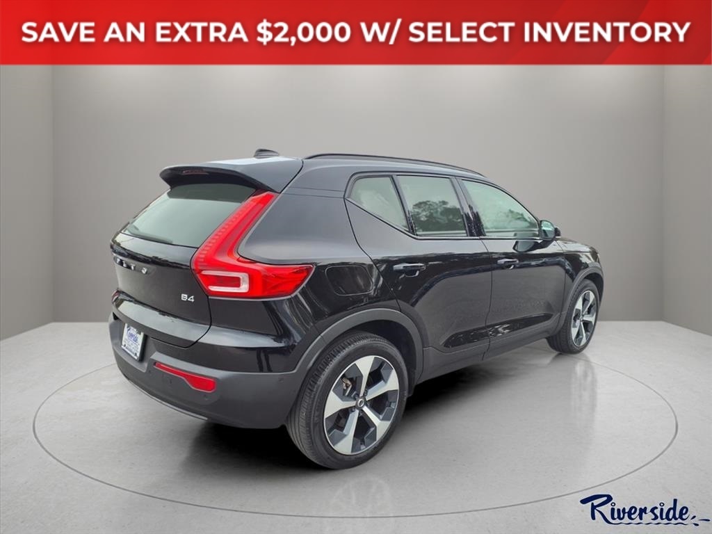 2023 Volvo XC40 B4 Ultimate Dark Theme FWD