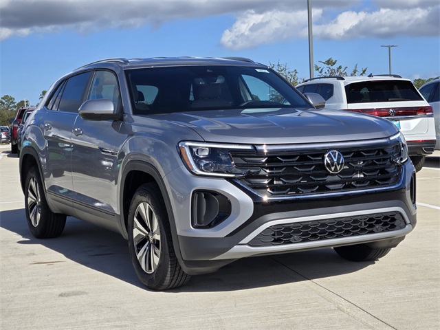 2026 Volkswagen Atlas Cross Sport SE photo 2