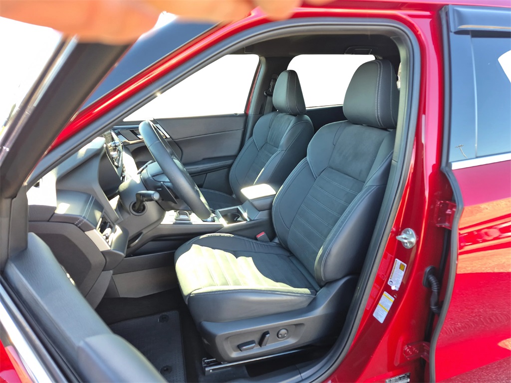2023 Mitsubishi Outlander SE Black Edition Red at North Houston Mitsubishi