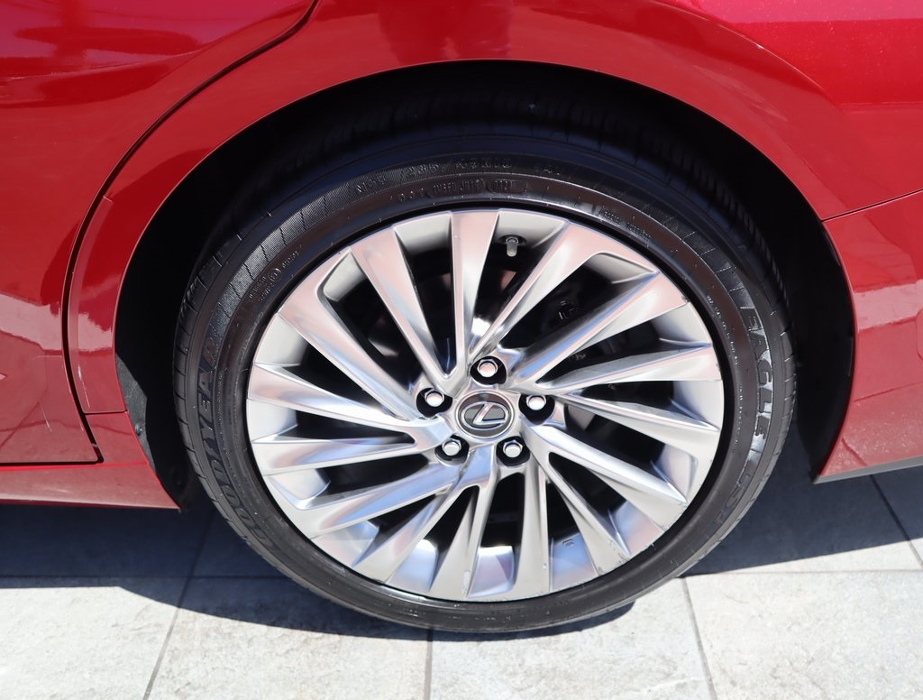 Thumbnail: 2020 Lexus ES - 10