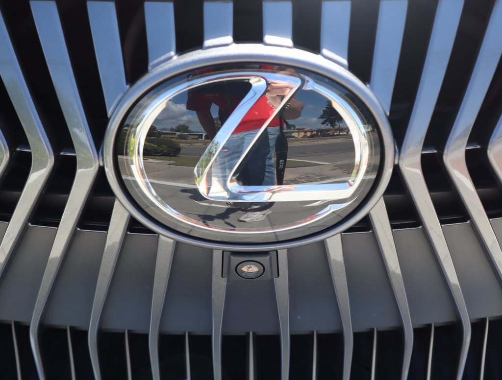 Thumbnail: 2020 Lexus ES - 12