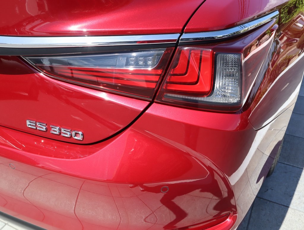 Thumbnail: 2020 Lexus ES - 14