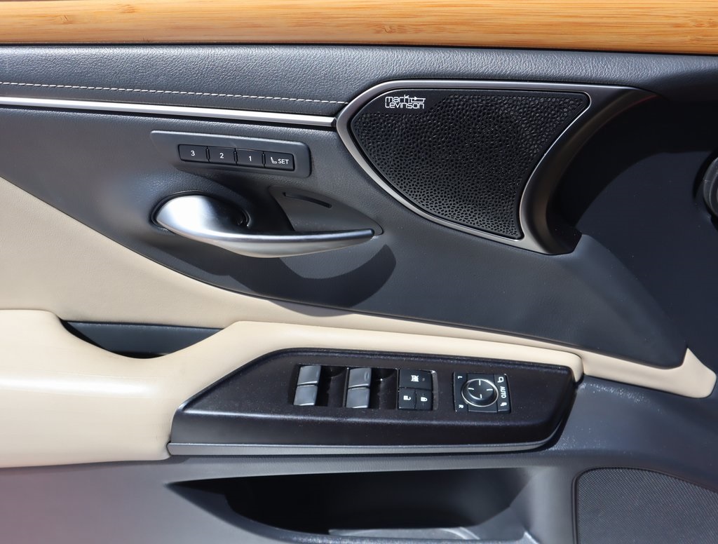 Thumbnail: 2020 Lexus ES - 19