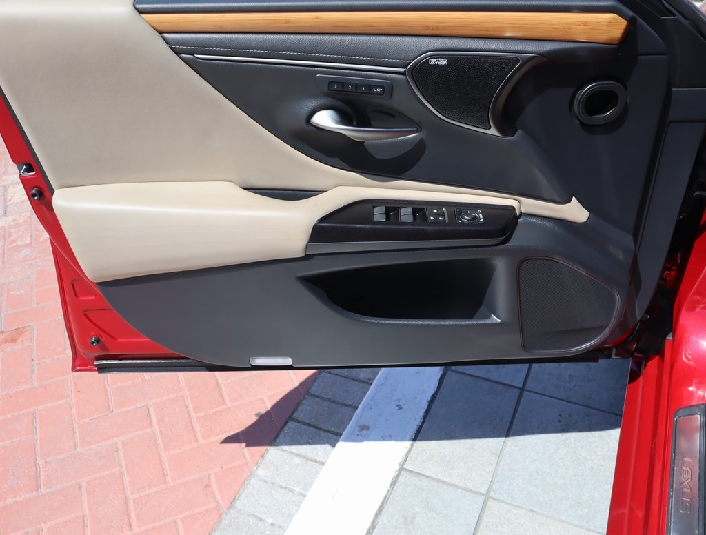 Thumbnail: 2020 Lexus ES - 20