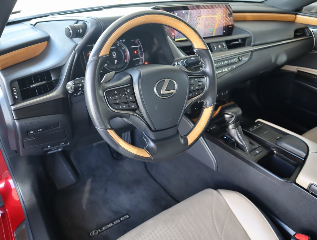 Thumbnail: 2020 Lexus ES - 22