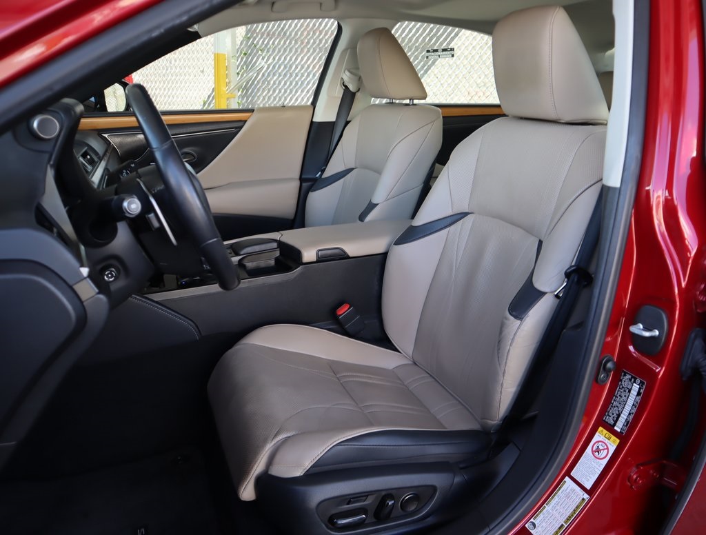 Thumbnail: 2020 Lexus ES - 23