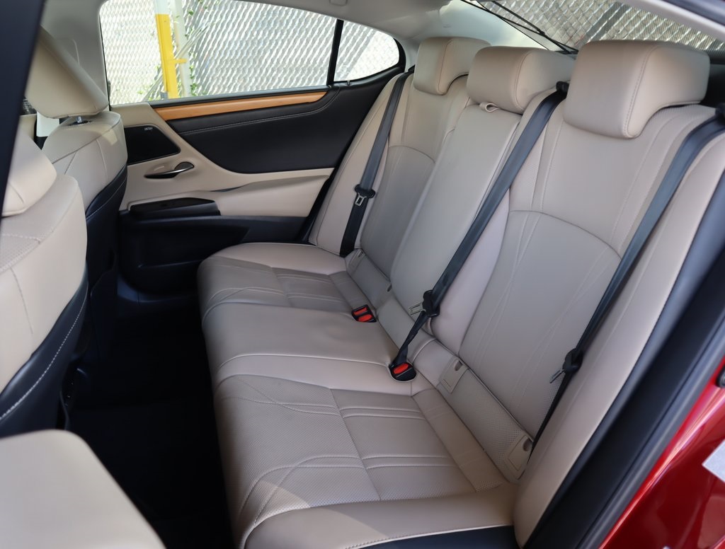 Thumbnail: 2020 Lexus ES - 24