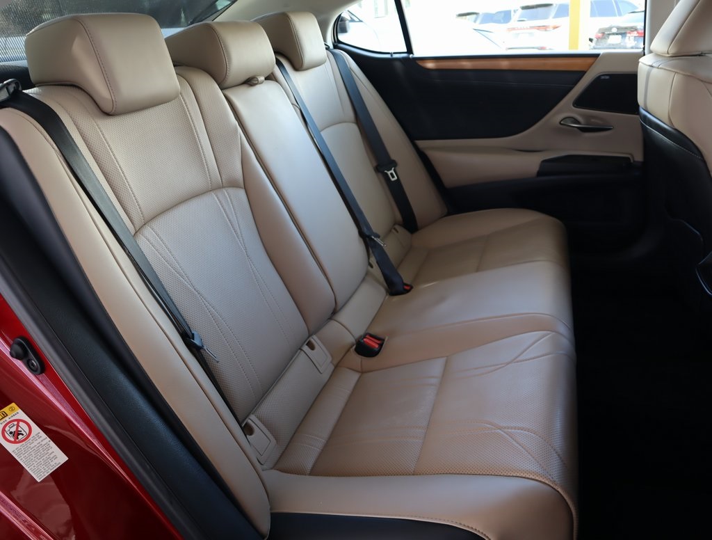 Thumbnail: 2020 Lexus ES - 26