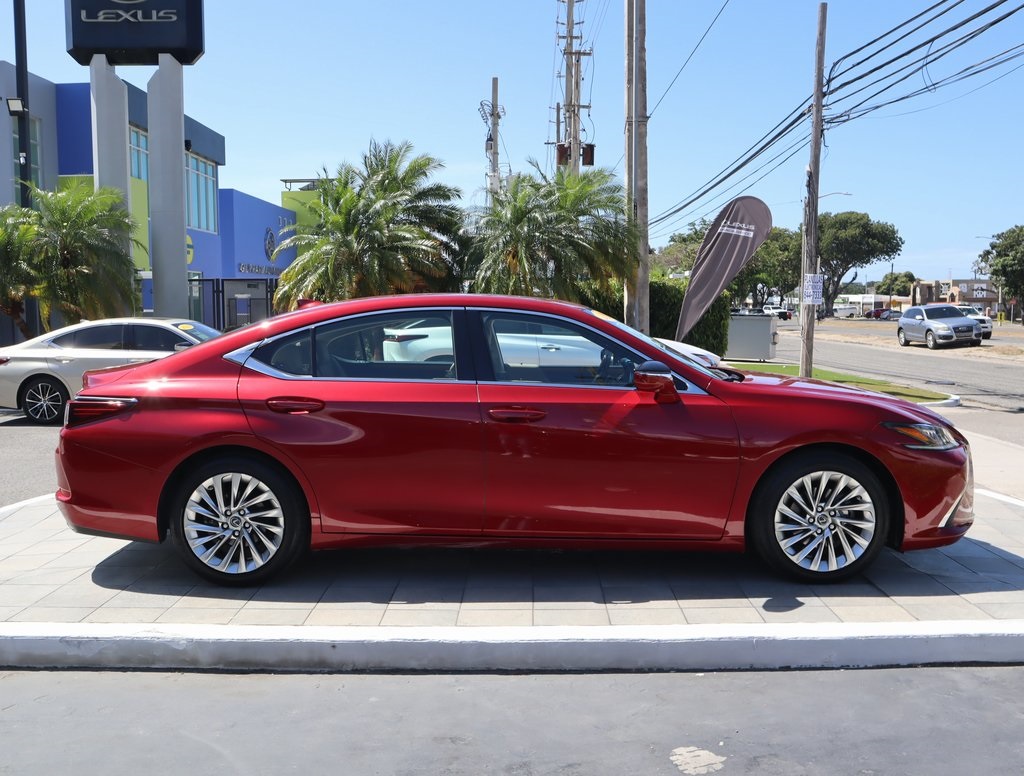 Thumbnail: 2020 Lexus ES - 4